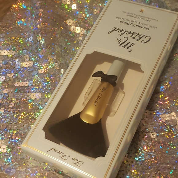 🌟🧚♀️Too Faced DISCONTINUED Mr Chiseled Contouring Brush NWT - Picture 3 of 3